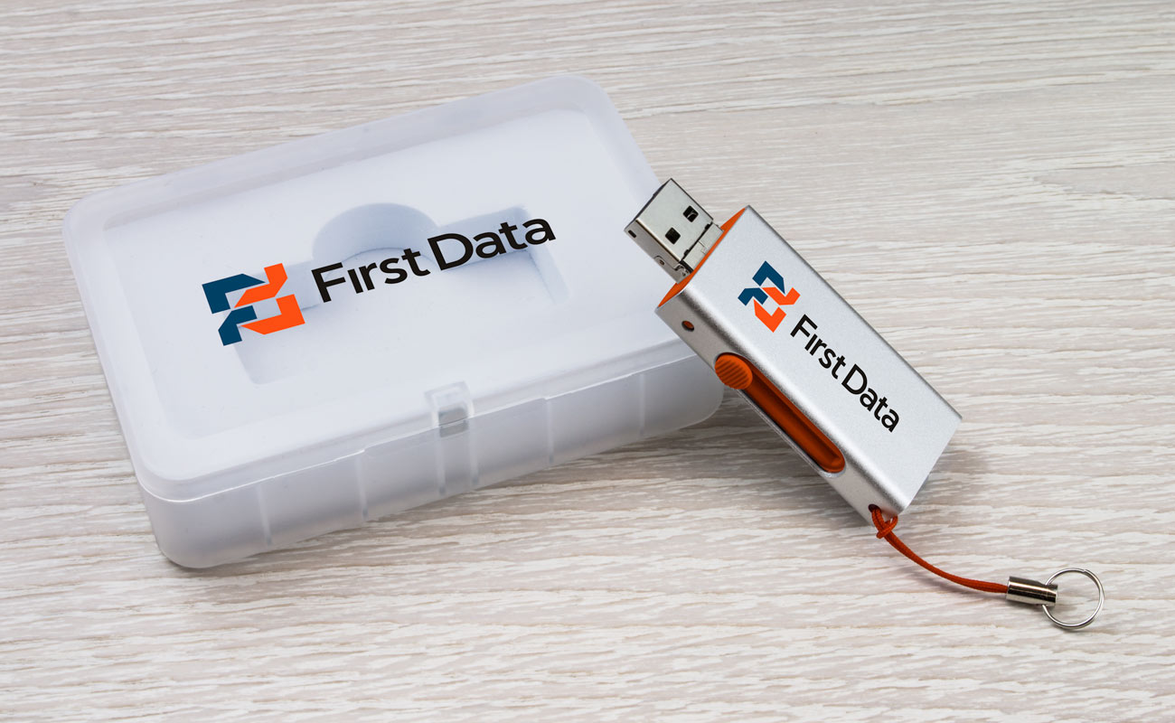 Slide - Egyedi Névjegykártya Pendrive USB-C gallery thumbnail